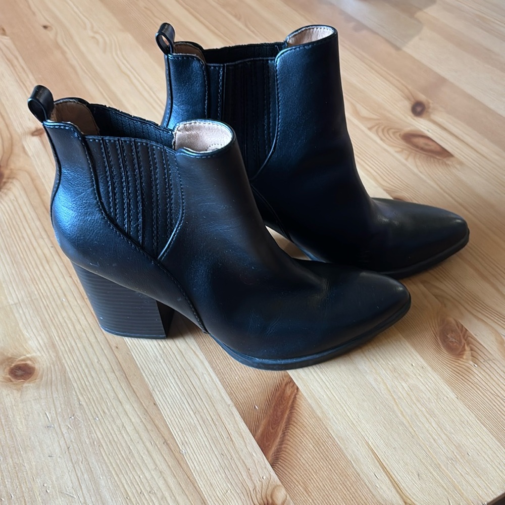 Indigo Rd. Black Ankle Boot Size 6.5